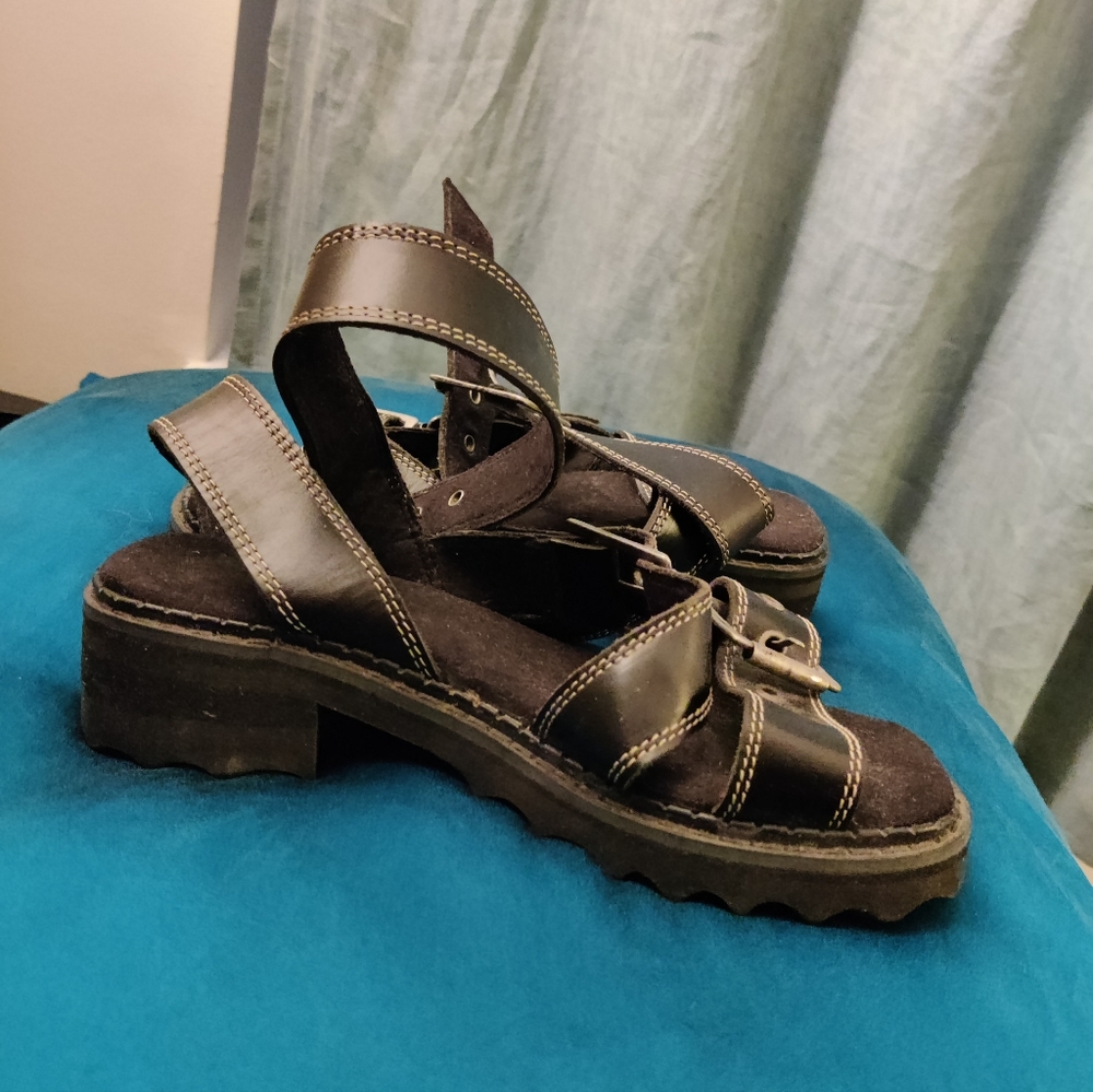 Black Leather Fluevog Sandals Size 6 - Picture 4 of 5